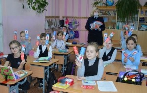 В Удомле сотрудники Госавтоинспекции провели профилактические беседы со школьниками о важности соблюдения ПДД.