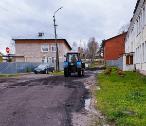 В рамках содержания городских дорог подрядчиком ООО &laquo;Коммунальщик&raquo; проводятся работы