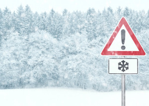 Удомельская  Госавтоинспекция рекомендует участникам дорожного движения быть осторожными в условиях снегопада.