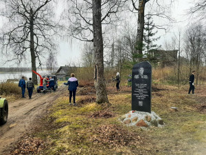 23 апреля 2021 года у дома Аркачевых в м. Гарусово прошел субботник