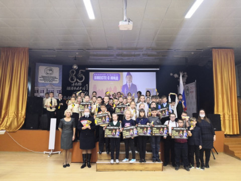 Познавательный урок &laquo;Безопасность пешехода&raquo; провели педагоги и сотрудники Удомельской Госавтоинспекции в школе.