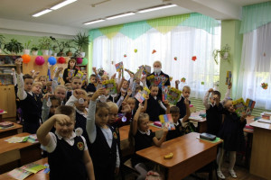 Сотрудники Госавтоинспекции в Удомле провели с юными гимназистами занятия по  ПДД.